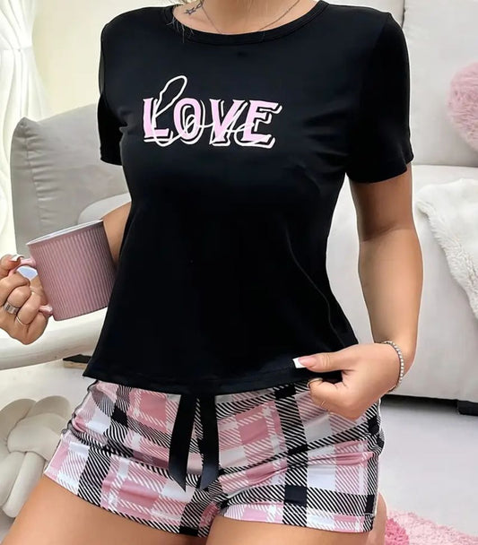 Relaxed Women's Pajama Set with 'LOVE' Letter Print – Cozy Chic Comfort